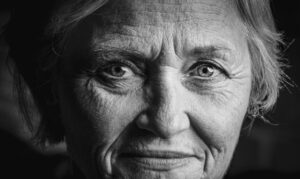 Read more about the article Ο ρόλος της γιαγιάς στις ζωές μας είναι αναντικατάστατος